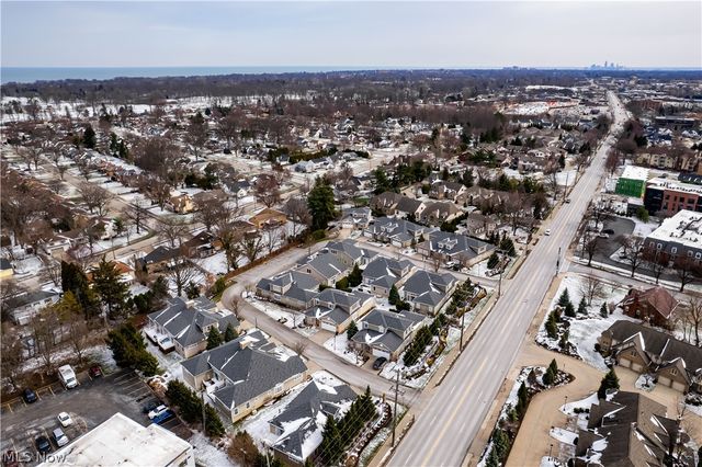 20 Somerset Drive, Rocky River, OH 44116