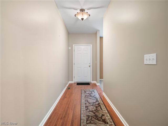 20 Somerset Drive, Rocky River, OH 44116