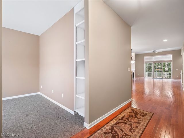 20 Somerset Drive, Rocky River, OH 44116