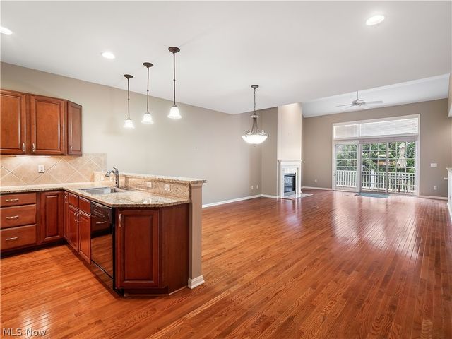 20 Somerset Drive, Rocky River, OH 44116