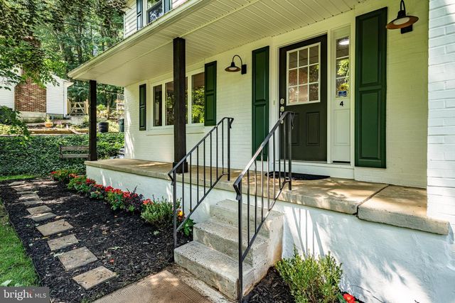4 BLUE JAY DR, Newark, DE 19713