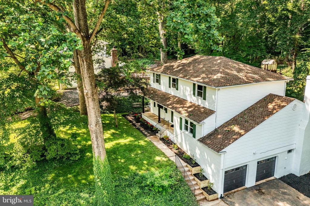 4 BLUE JAY DR, Newark, DE 19713