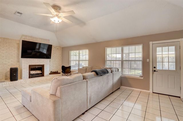 9910 Willmont Road, La Porte, TX 77571