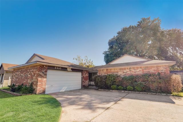 9910 Willmont Road, La Porte, TX 77571