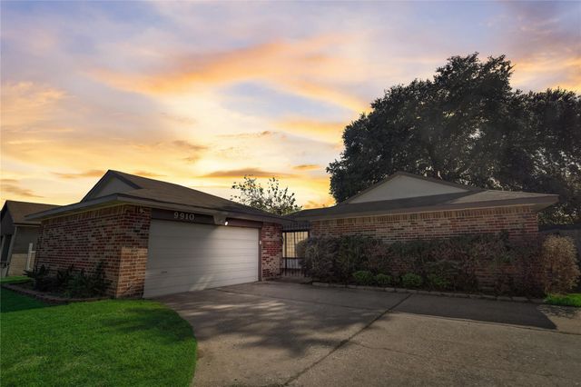 9910 Willmont Road, La Porte, TX 77571