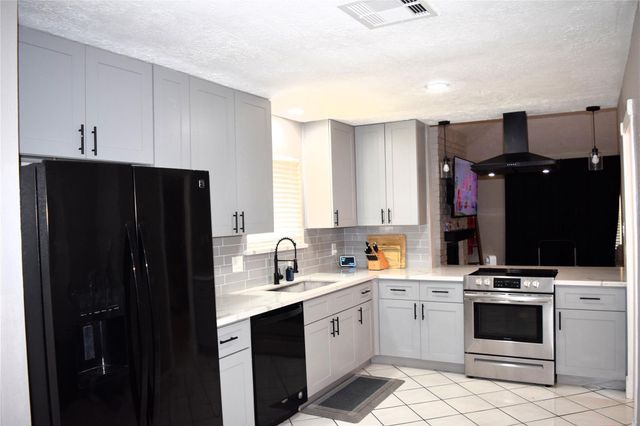 9910 Willmont Road, La Porte, TX 77571