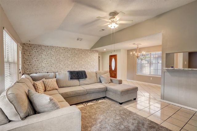 9910 Willmont Road, La Porte, TX 77571