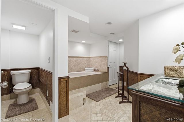 2729 Thomas Avenue, Berkley, MI 48072