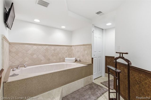 2729 Thomas Avenue, Berkley, MI 48072