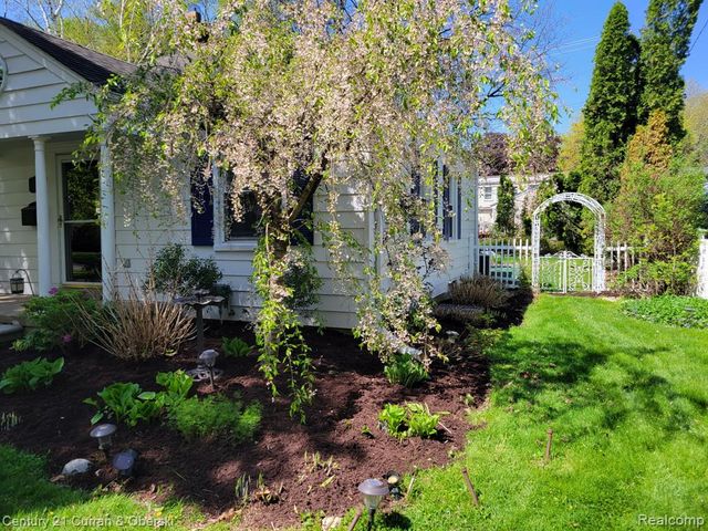 2729 Thomas Avenue, Berkley, MI 48072