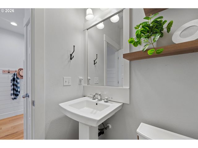 5437 Ne 37TH Ave, Portland, OR 97211