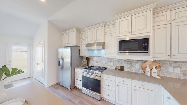 2817 Ravine Bluffs Court, League City, TX 77573