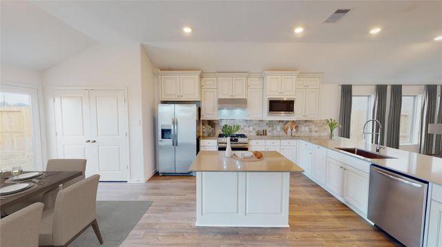 2817 Ravine Bluffs Court, League City, TX 77573