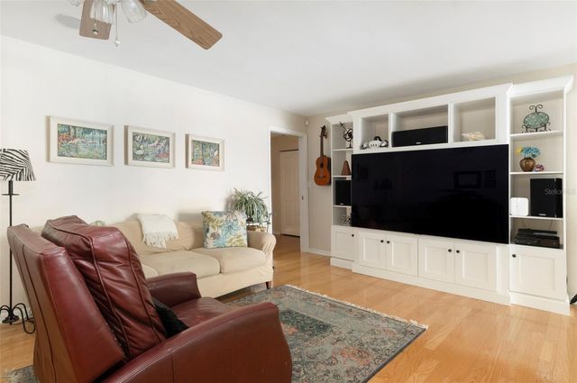 1845 72ND AVENUE NE, St Petersburg, FL 33702