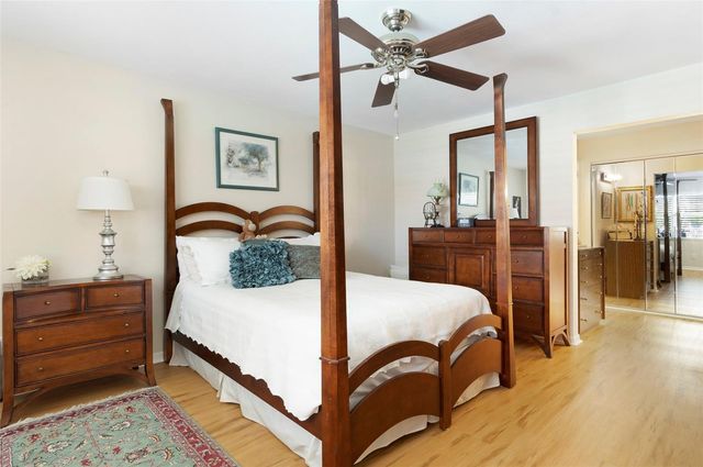 1845 72ND AVENUE NE, St Petersburg, FL 33702