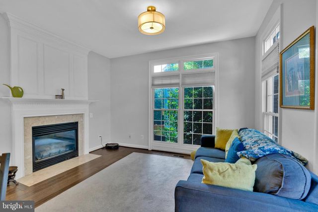 9548 LAGERSFIELD CIR, Vienna, VA 22181