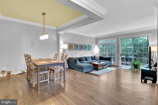 9548 LAGERSFIELD CIR, Vienna, VA 22181