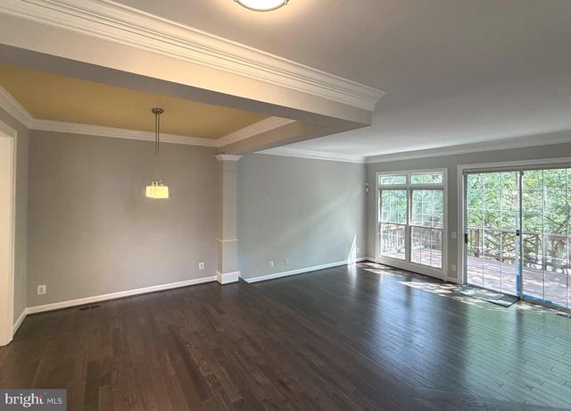9548 LAGERSFIELD CIR, Vienna, VA 22181