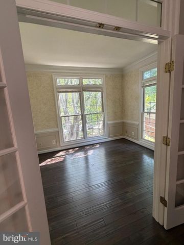 9548 LAGERSFIELD CIR, Vienna, VA 22181