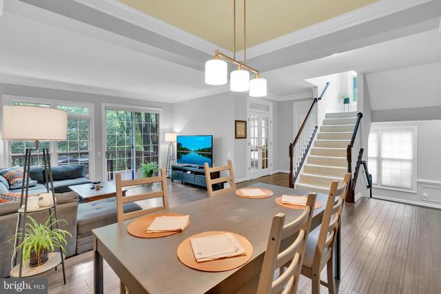 9548 LAGERSFIELD CIR, Vienna, VA 22181