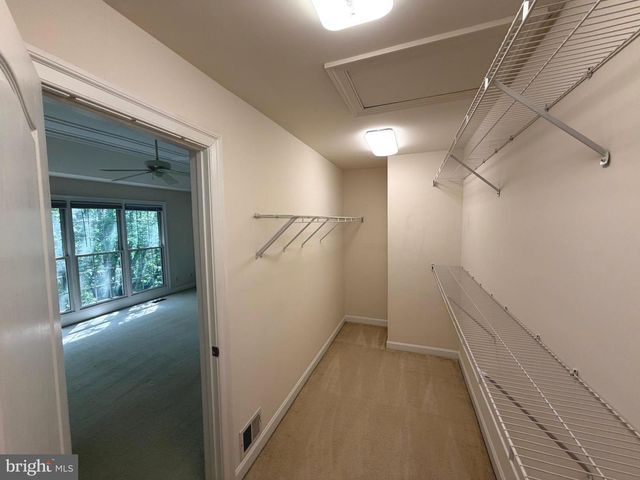 9548 LAGERSFIELD CIR, Vienna, VA 22181