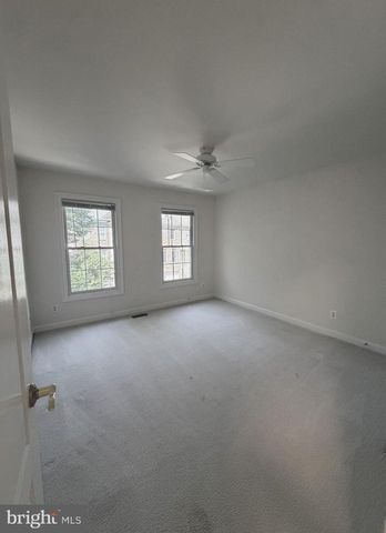 9548 LAGERSFIELD CIR, Vienna, VA 22181