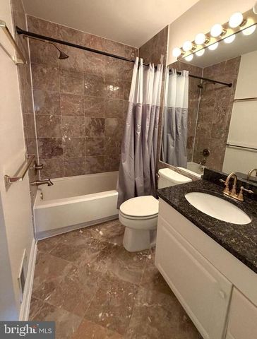 9548 LAGERSFIELD CIR, Vienna, VA 22181