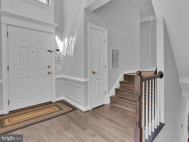 9548 LAGERSFIELD CIR, Vienna, VA 22181