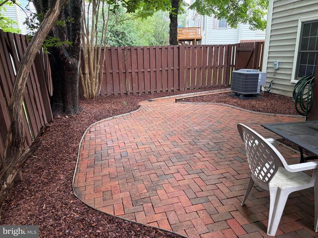 9548 LAGERSFIELD CIR, Vienna, VA 22181