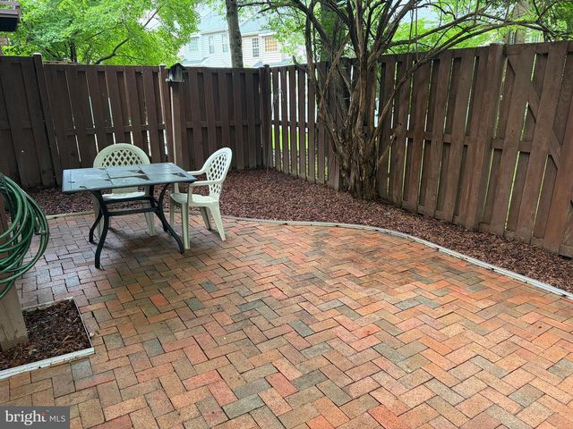 9548 LAGERSFIELD CIR, Vienna, VA 22181