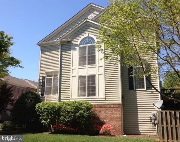 9548 LAGERSFIELD CIR, Vienna, VA 22181