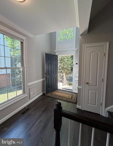 9548 LAGERSFIELD CIR, Vienna, VA 22181