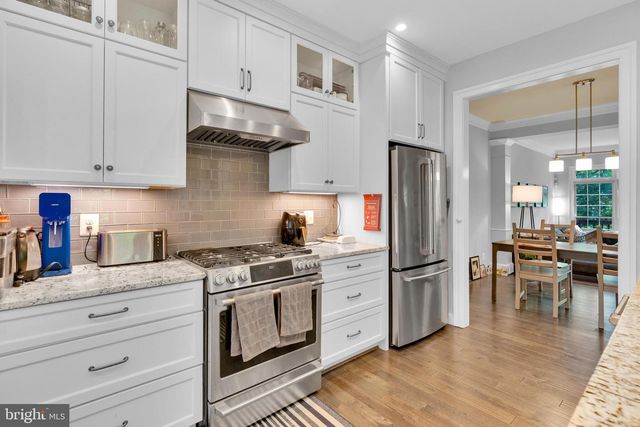 9548 LAGERSFIELD CIR, Vienna, VA 22181