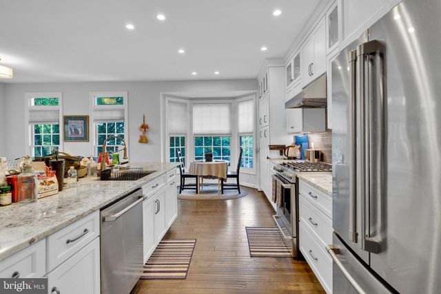 9548 LAGERSFIELD CIR, Vienna, VA 22181