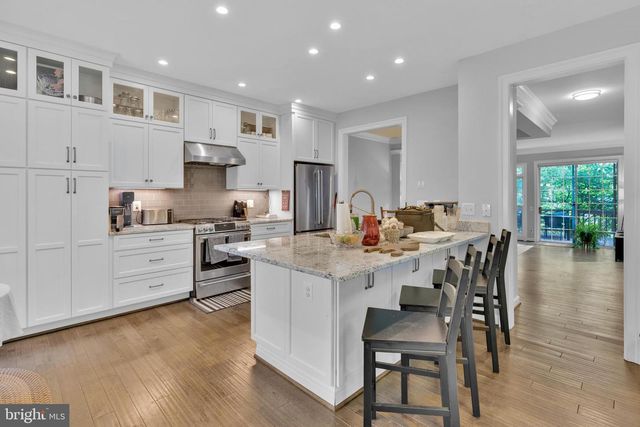 9548 LAGERSFIELD CIR, Vienna, VA 22181
