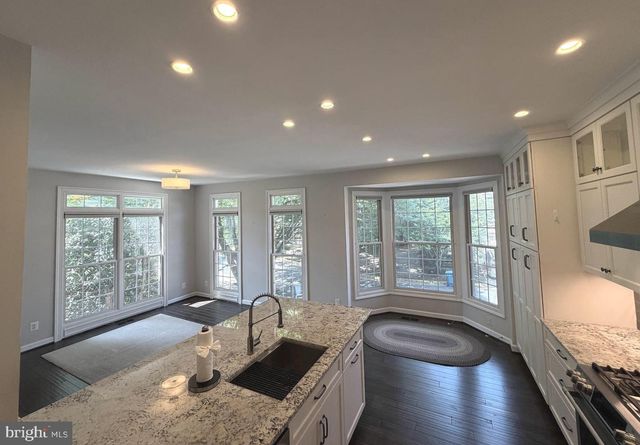 9548 LAGERSFIELD CIR, Vienna, VA 22181