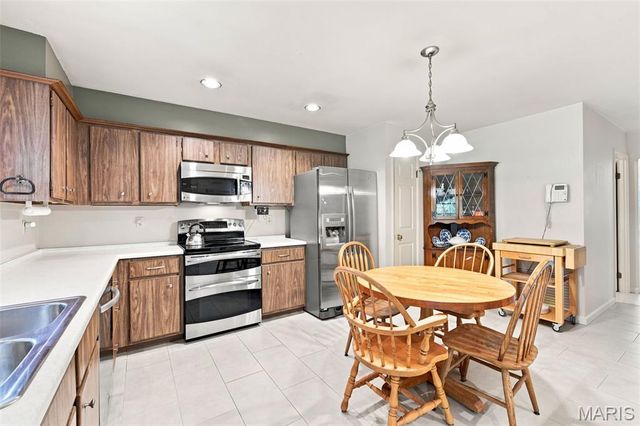 12954 Baalbek Drive, Sunset Hills, MO 63127