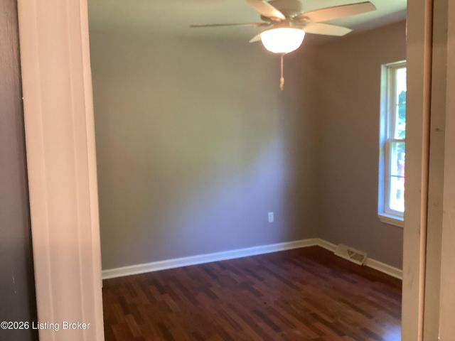 8313 Roseborough Rd, Louisville, KY 40228