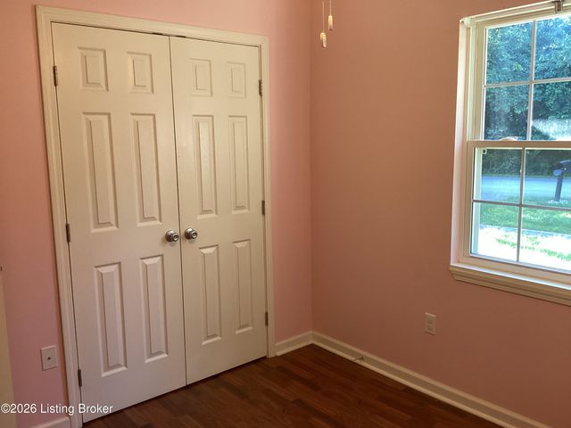8313 Roseborough Rd, Louisville, KY 40228