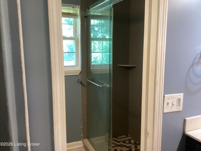 8313 Roseborough Rd, Louisville, KY 40228