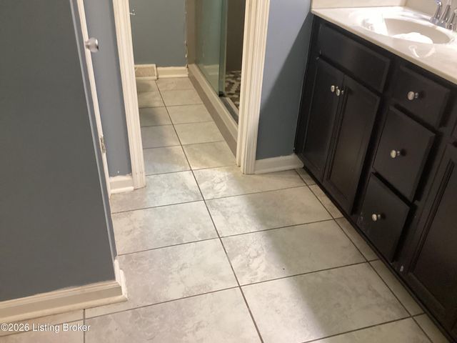 8313 Roseborough Rd, Louisville, KY 40228