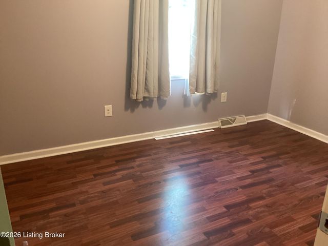 8313 Roseborough Rd, Louisville, KY 40228