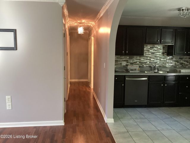 8313 Roseborough Rd, Louisville, KY 40228