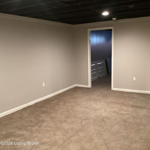 8313 Roseborough Rd, Louisville, KY 40228