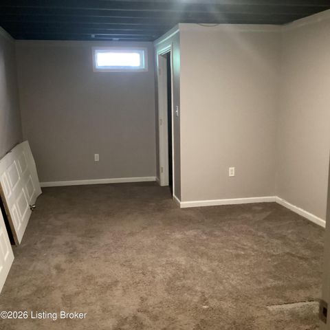 8313 Roseborough Rd, Louisville, KY 40228