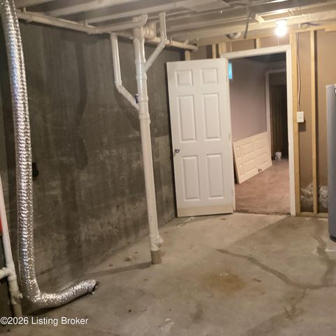 8313 Roseborough Rd, Louisville, KY 40228