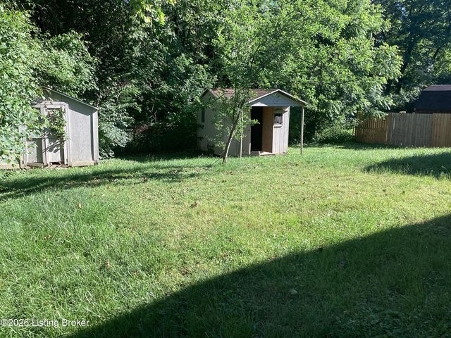 8313 Roseborough Rd, Louisville, KY 40228