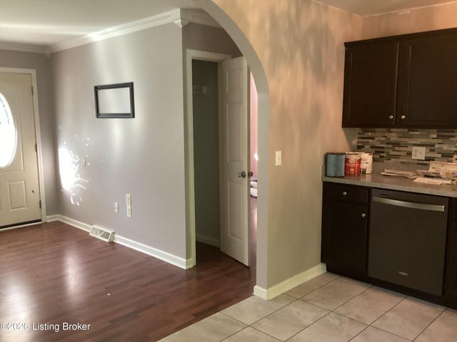 8313 Roseborough Rd, Louisville, KY 40228