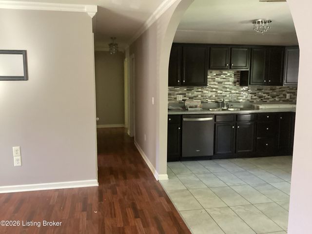 8313 Roseborough Rd, Louisville, KY 40228