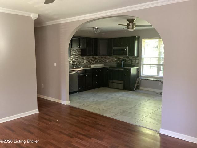 8313 Roseborough Rd, Louisville, KY 40228